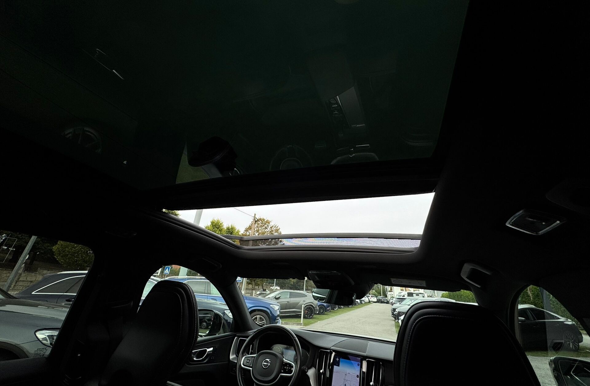 VOLVO XC60 2.0 T6 PHEV R-Design AWD