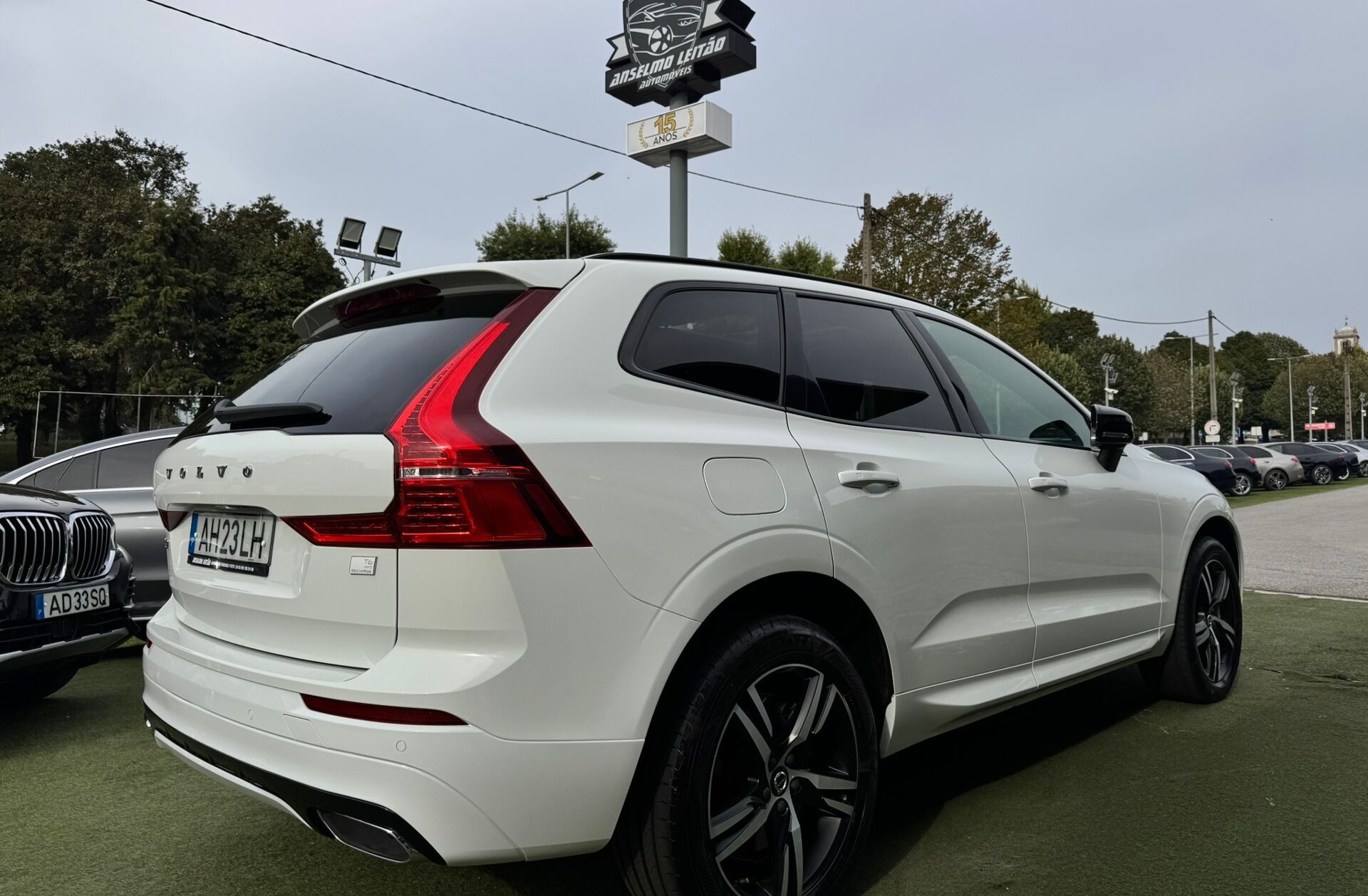 VOLVO XC60 2.0 T6 PHEV R-Design AWD