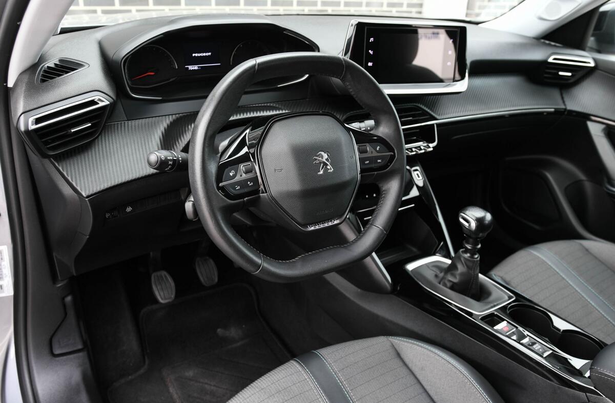 PEUGEOT 2008 1.2 PureTech Allure