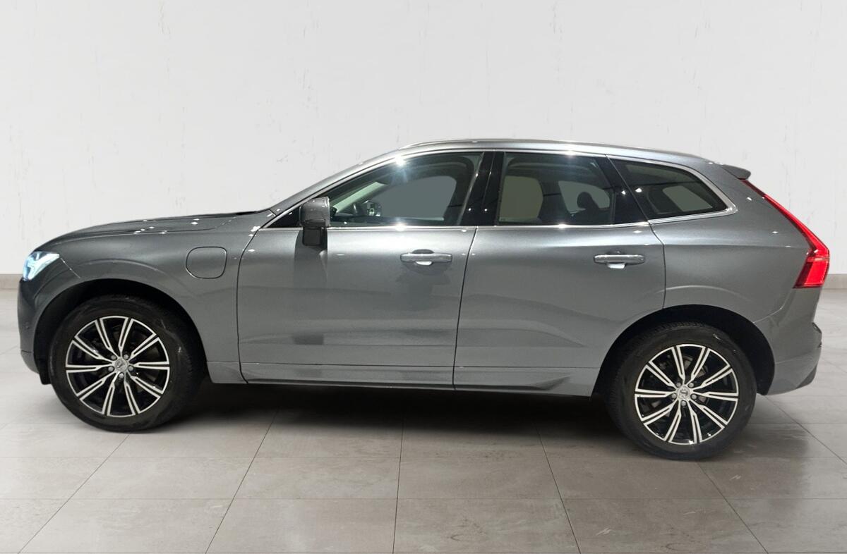 VOLVO XC60 2.0 T8 PHEV Momentum AWD