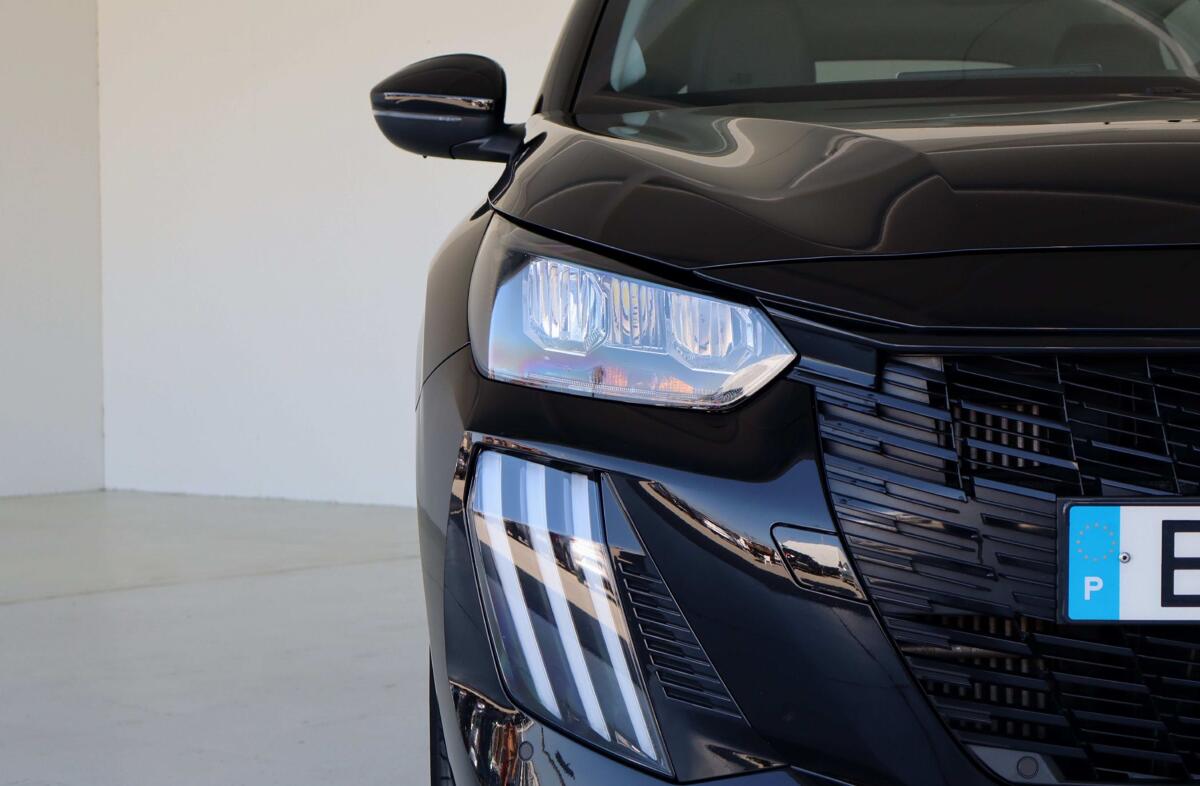 PEUGEOT 208 1.2 Hybrid Allure e-DCS6