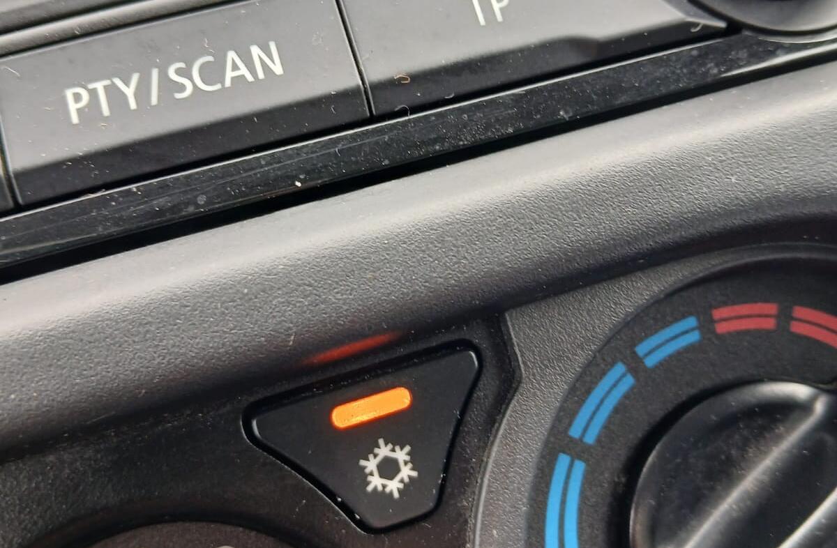 MITSUBISHI L 200 2.3 DI-D Club Invite 4WD