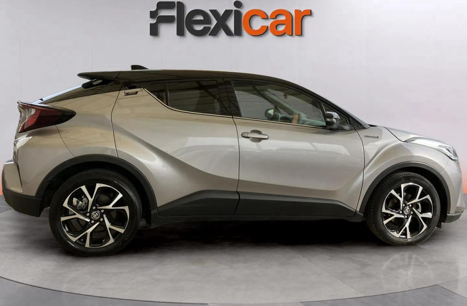 TOYOTA C-HR 2.0 Hybrid Square Collection