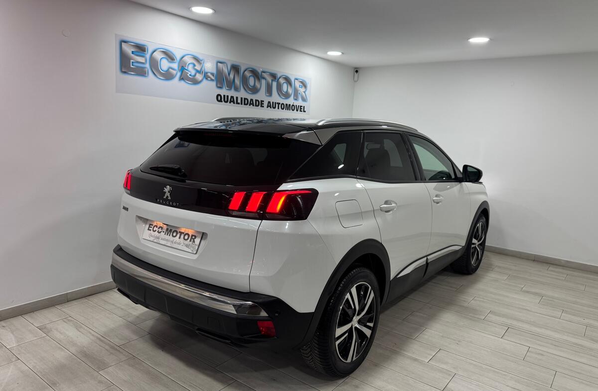 PEUGEOT 3008 1.2 PureTech Allure
