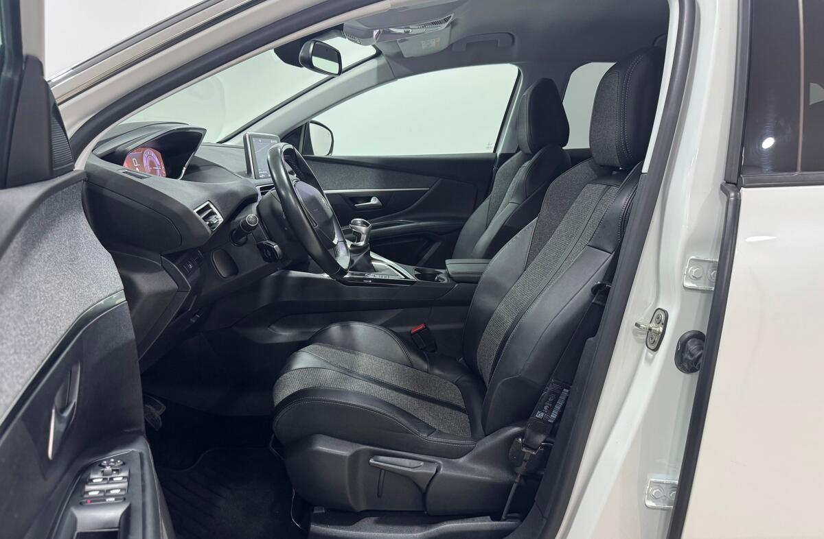 PEUGEOT 3008 1.2 PureTech Allure