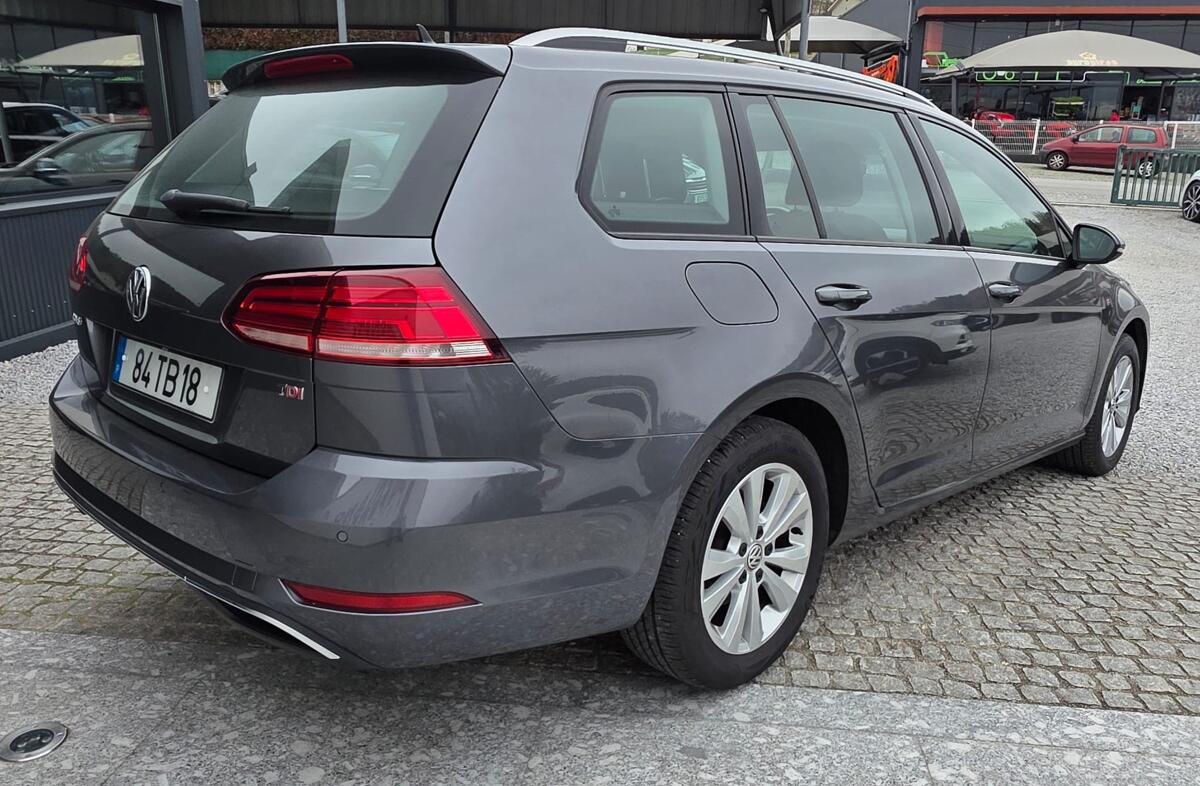 VOLKSWAGEN Golf 1.6 TDi Confortline