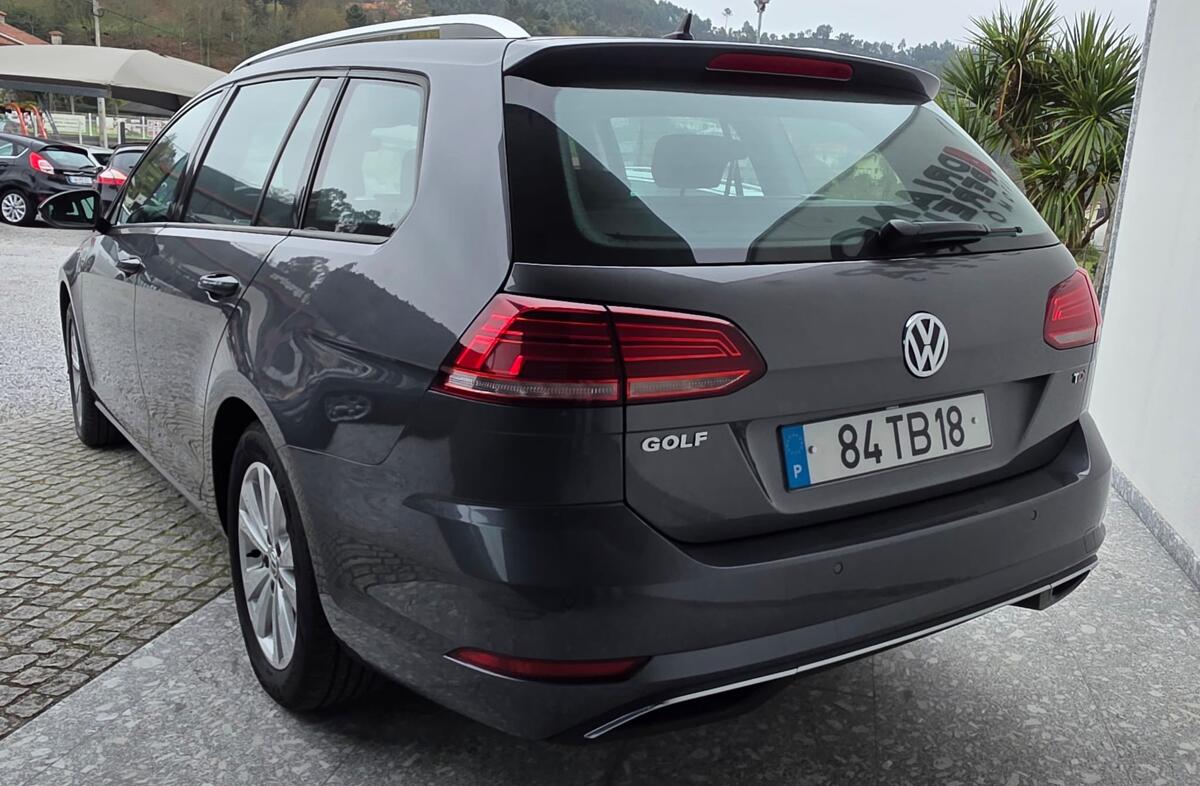 VOLKSWAGEN Golf 1.6 TDi Confortline
