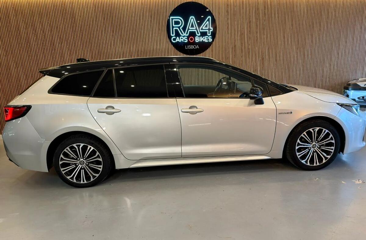 TOYOTA Corolla 1.8 Hybrid Exclusive