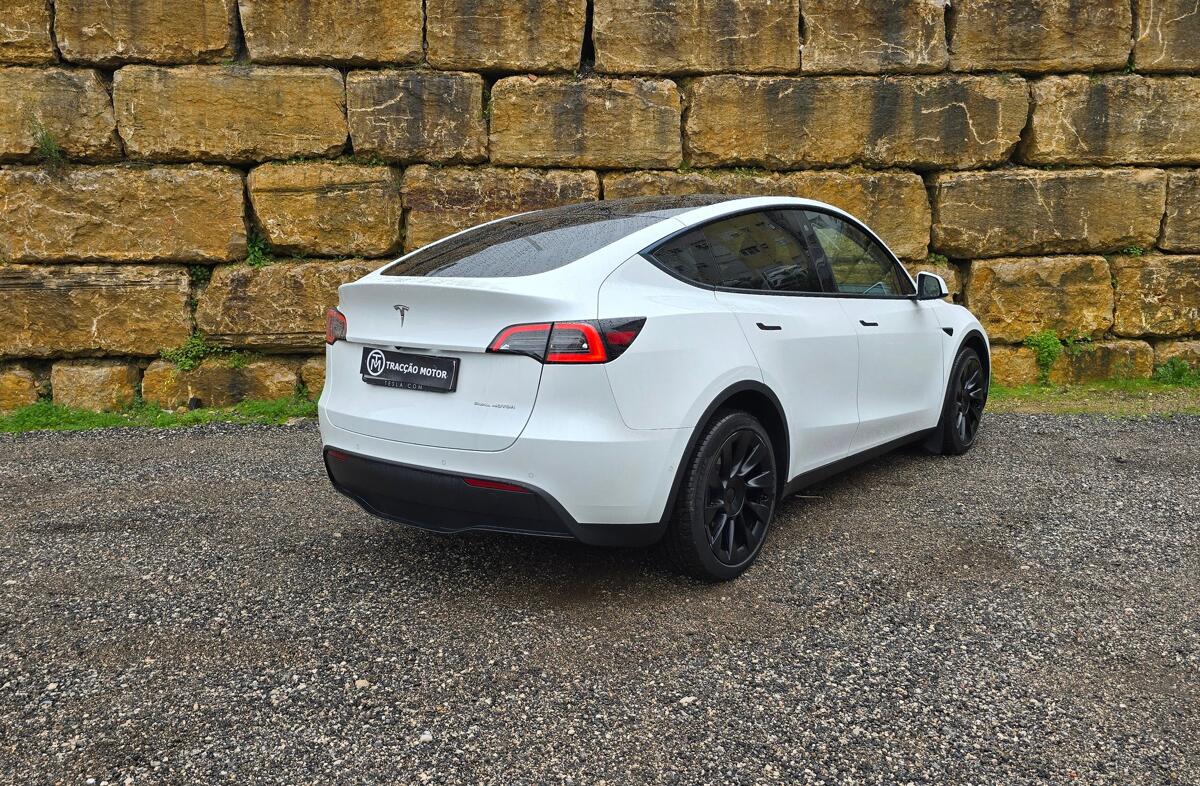 TESLA Model Y Long Range Tração Integral