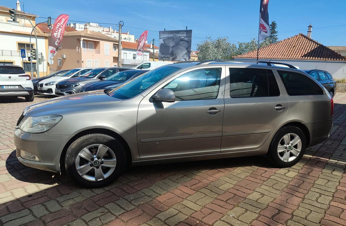 SKODA Octavia 1.6 TDi Greenline 2ªGeração