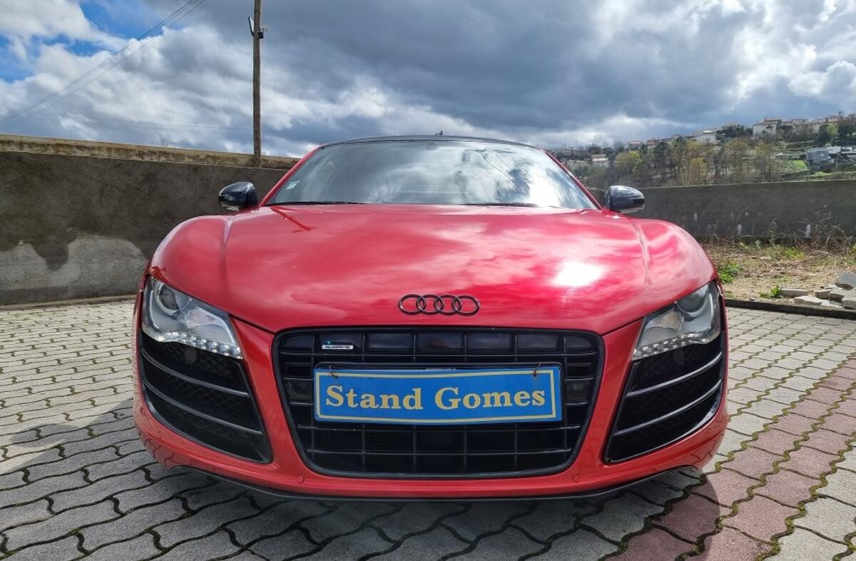 AUDI R8 4.2 FSi V8 quattro R-tronic