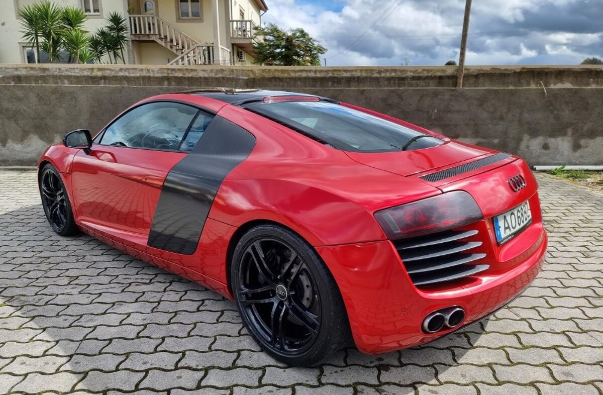 AUDI R8 4.2 FSi V8 quattro R-tronic