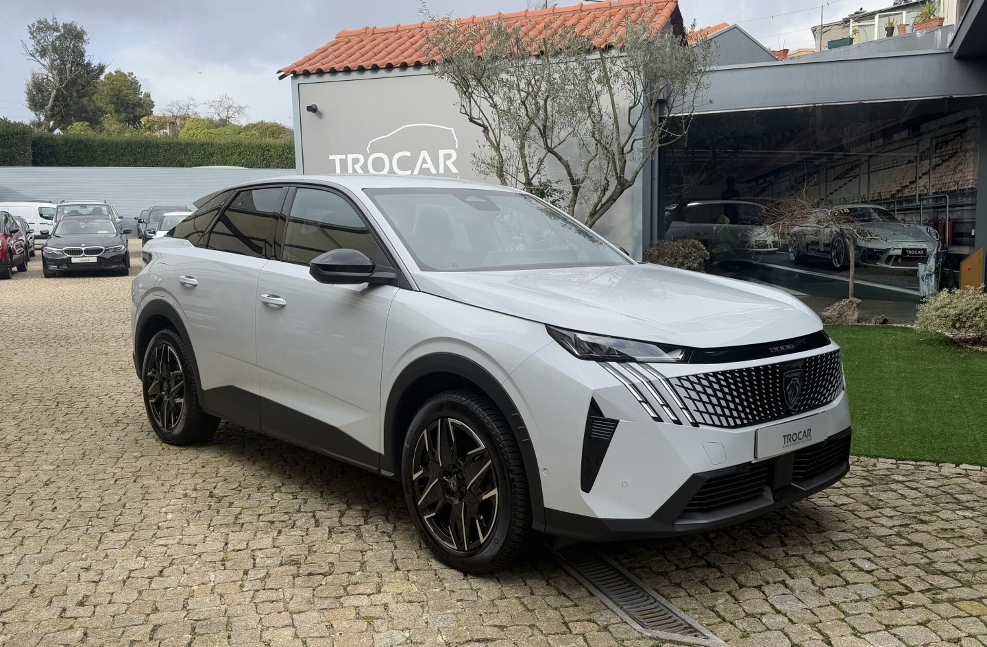 PEUGEOT 3008 1.2 Hybrid Allure e-DCS6