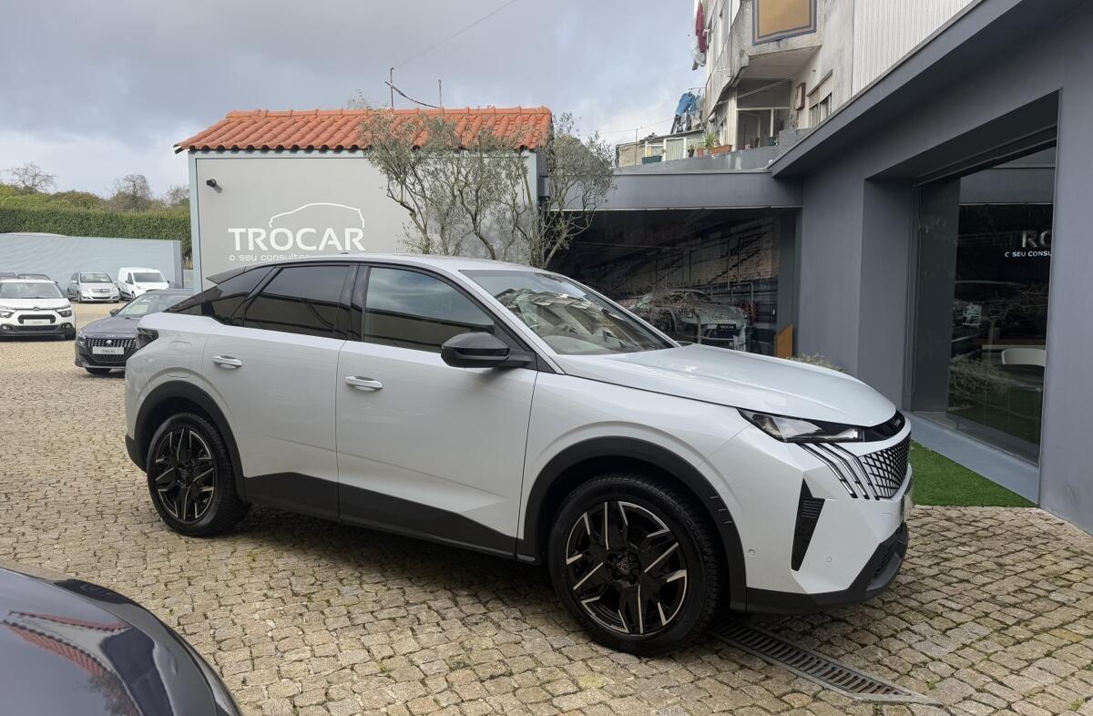 PEUGEOT 3008 1.2 Hybrid Allure e-DCS6