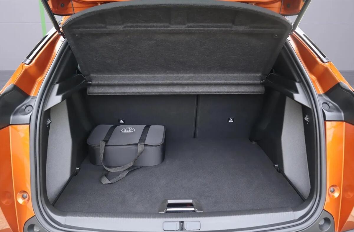 PEUGEOT 2008 e- 50 kWh GT