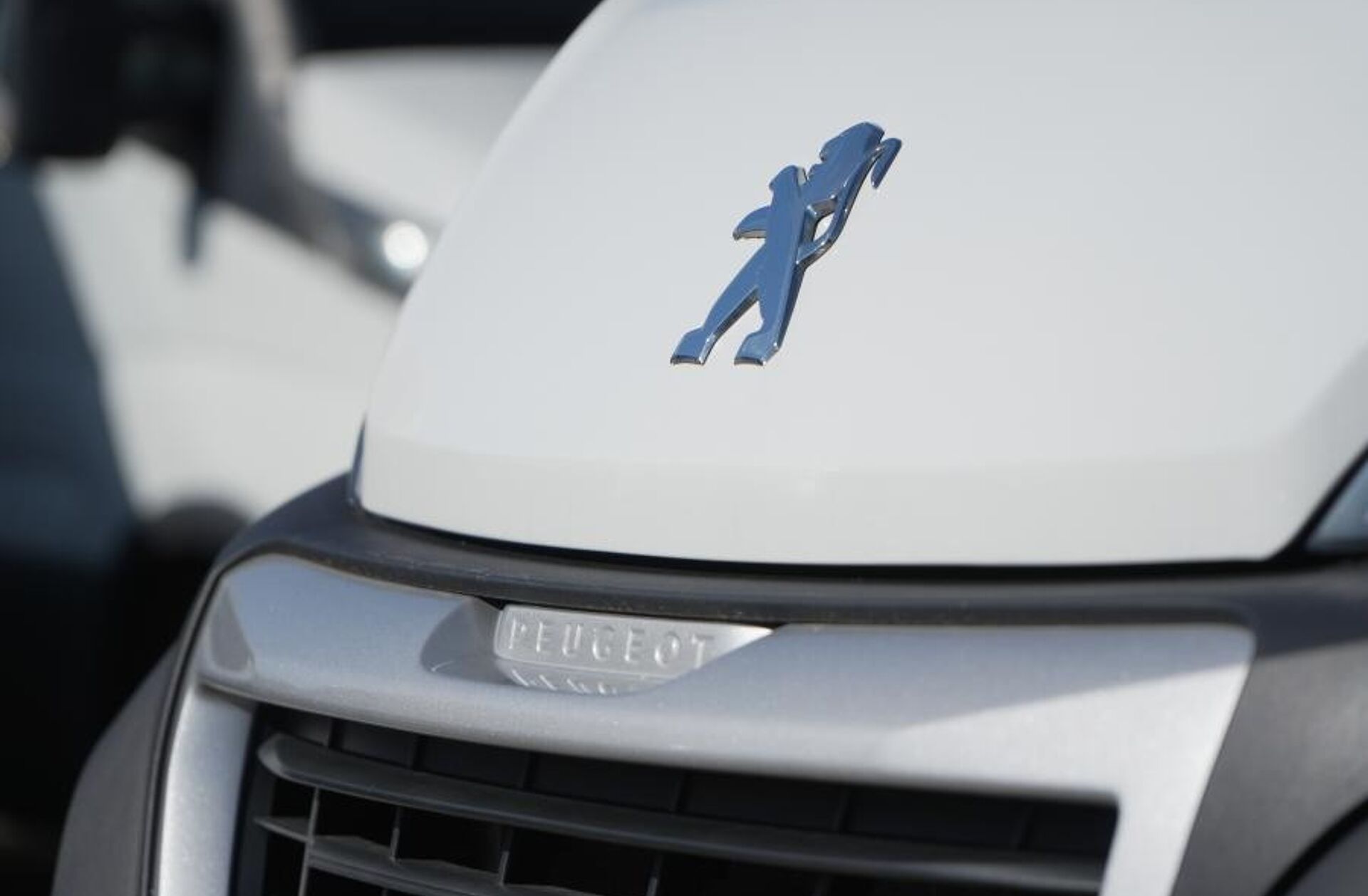 PEUGEOT Boxer 2.2 BlueHDi 335 L3H3 Premium