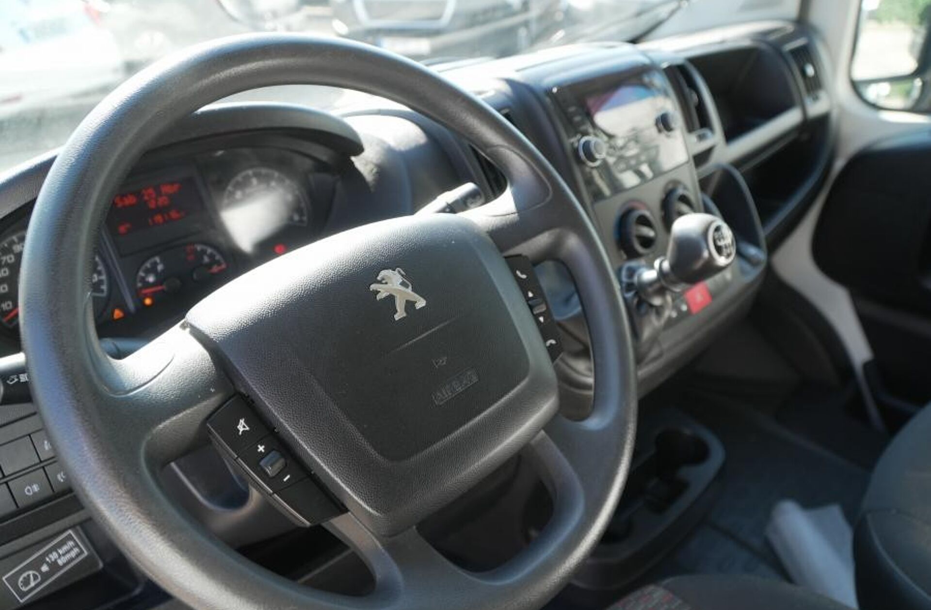 PEUGEOT Boxer 2.2 BlueHDi 335 L3H3 Premium