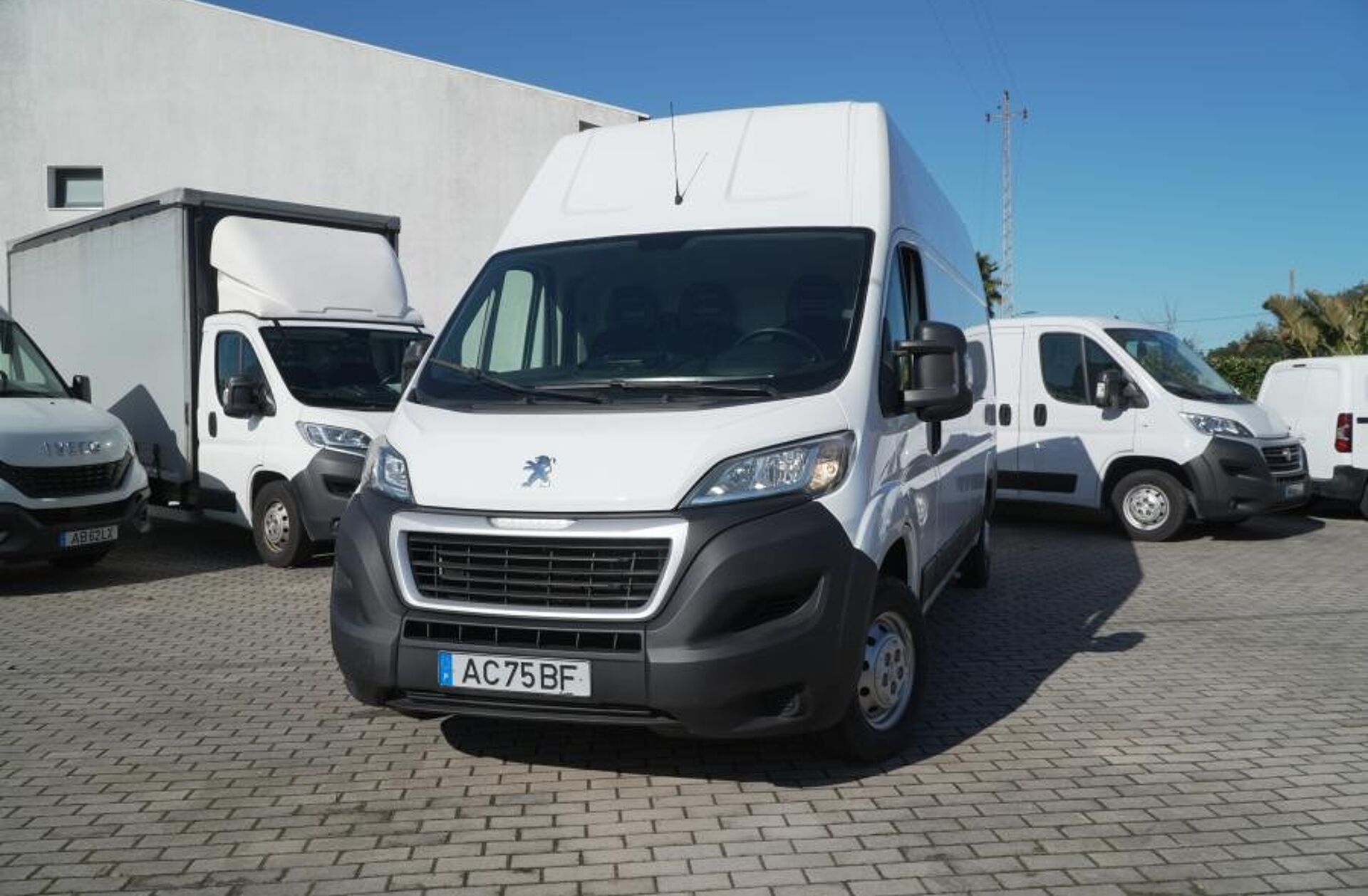 PEUGEOT Boxer 2.2 BlueHDi 335 L3H3 Premium