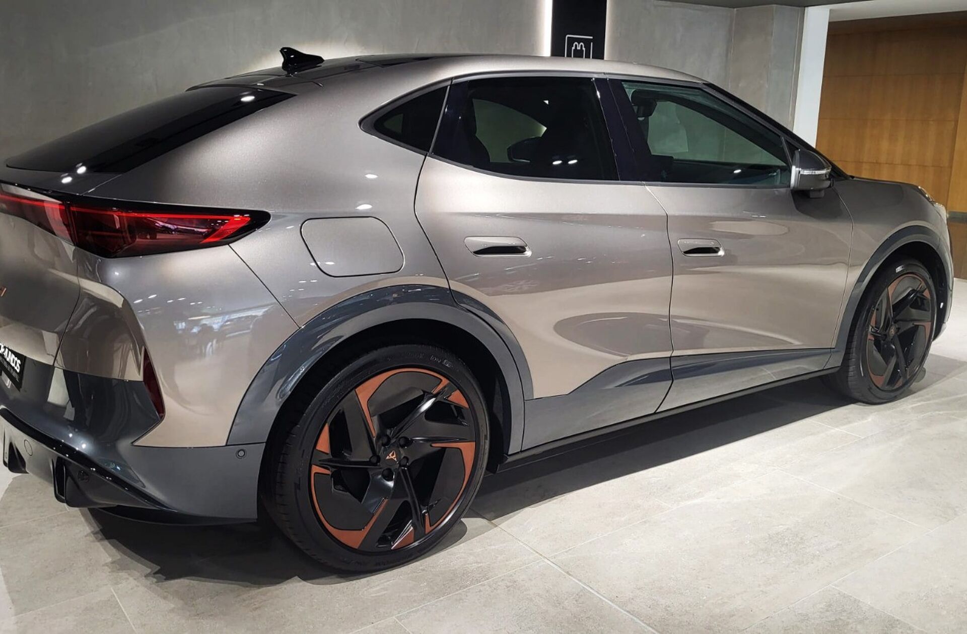 CUPRA Tavascan 77 kWh VZ