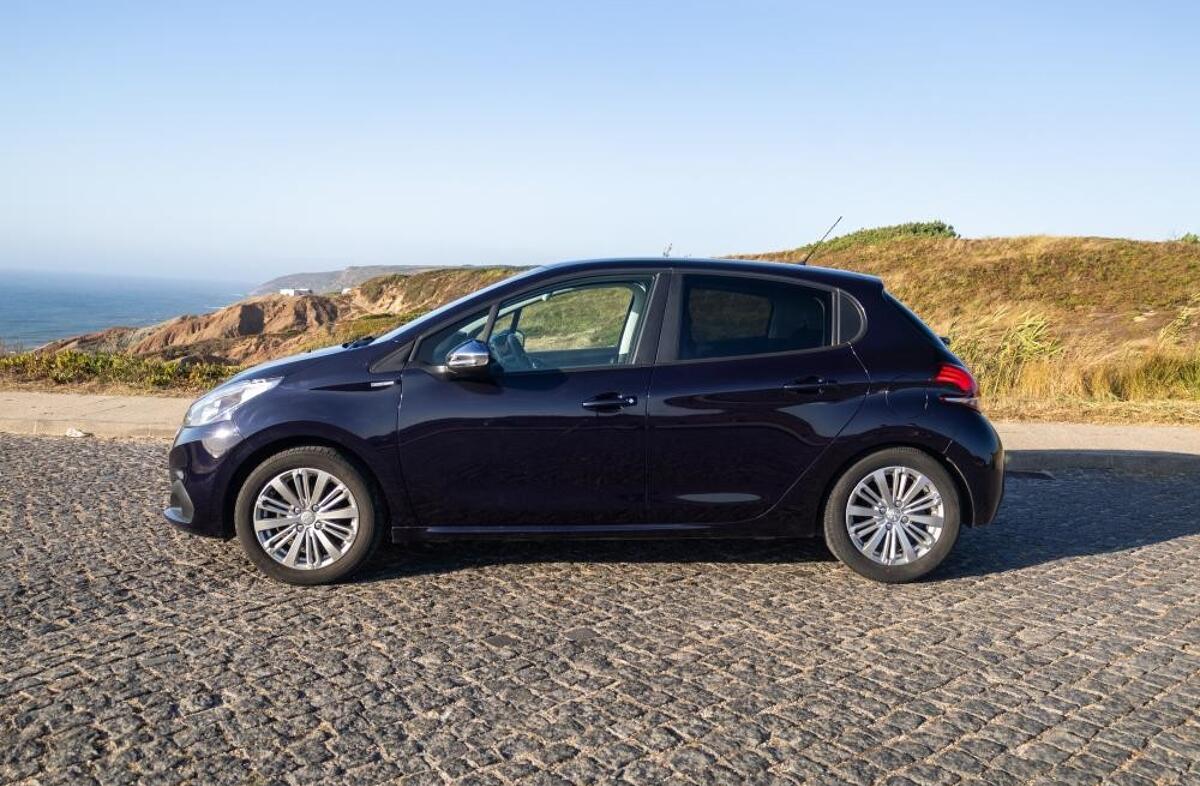 PEUGEOT 208 1.2 PureTech Allure