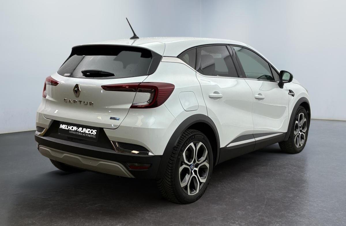 RENAULT Captur 1.6 E-Tech Plug-In Exclusive