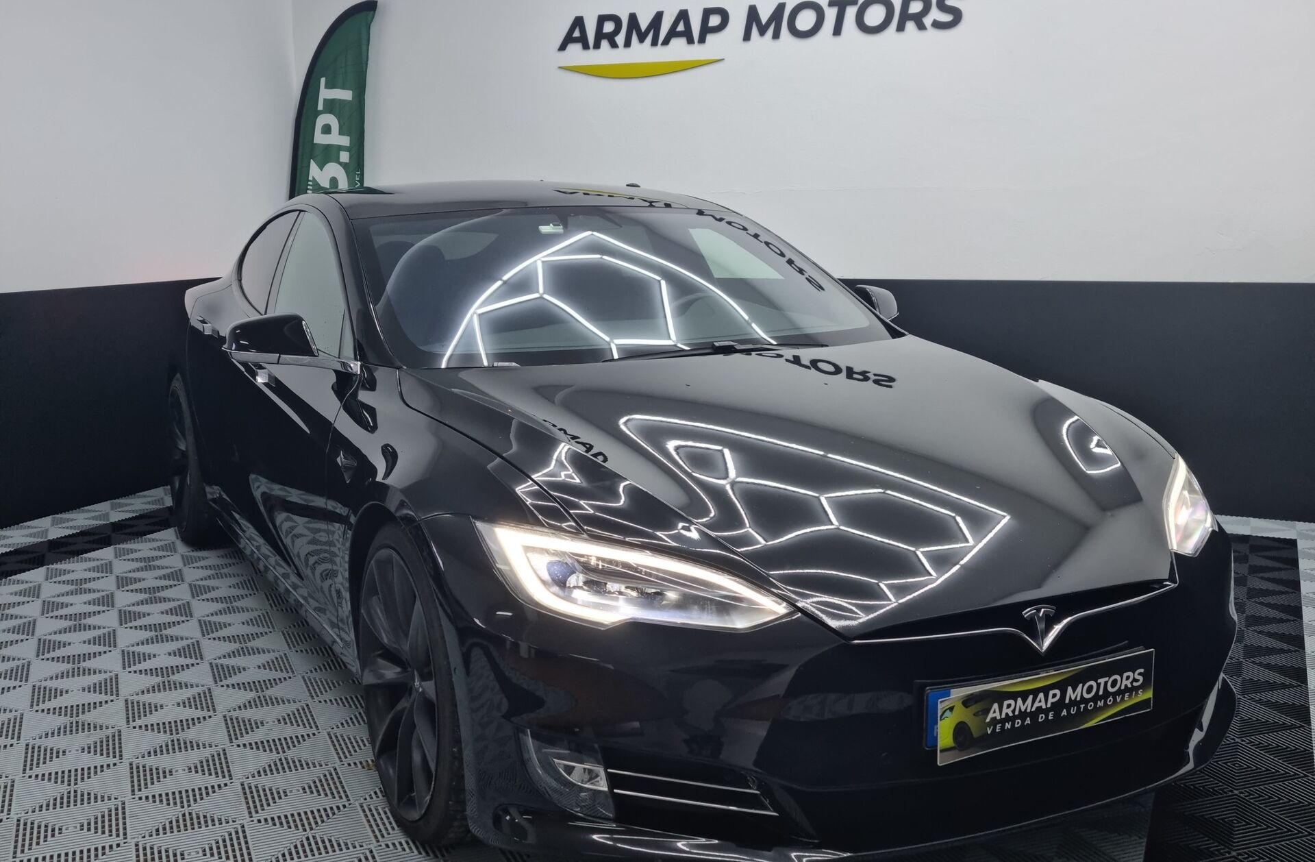 TESLA Model S 75D