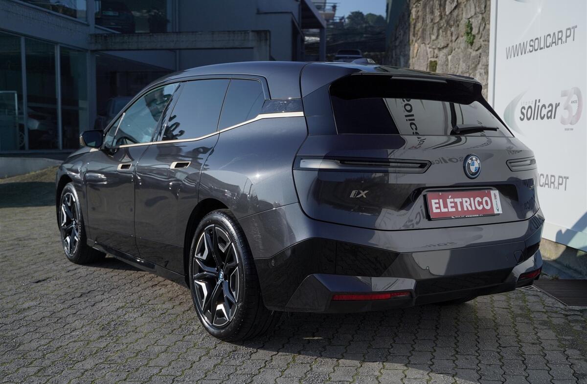 BMW iX xDrive 40 Pack Desportivo
