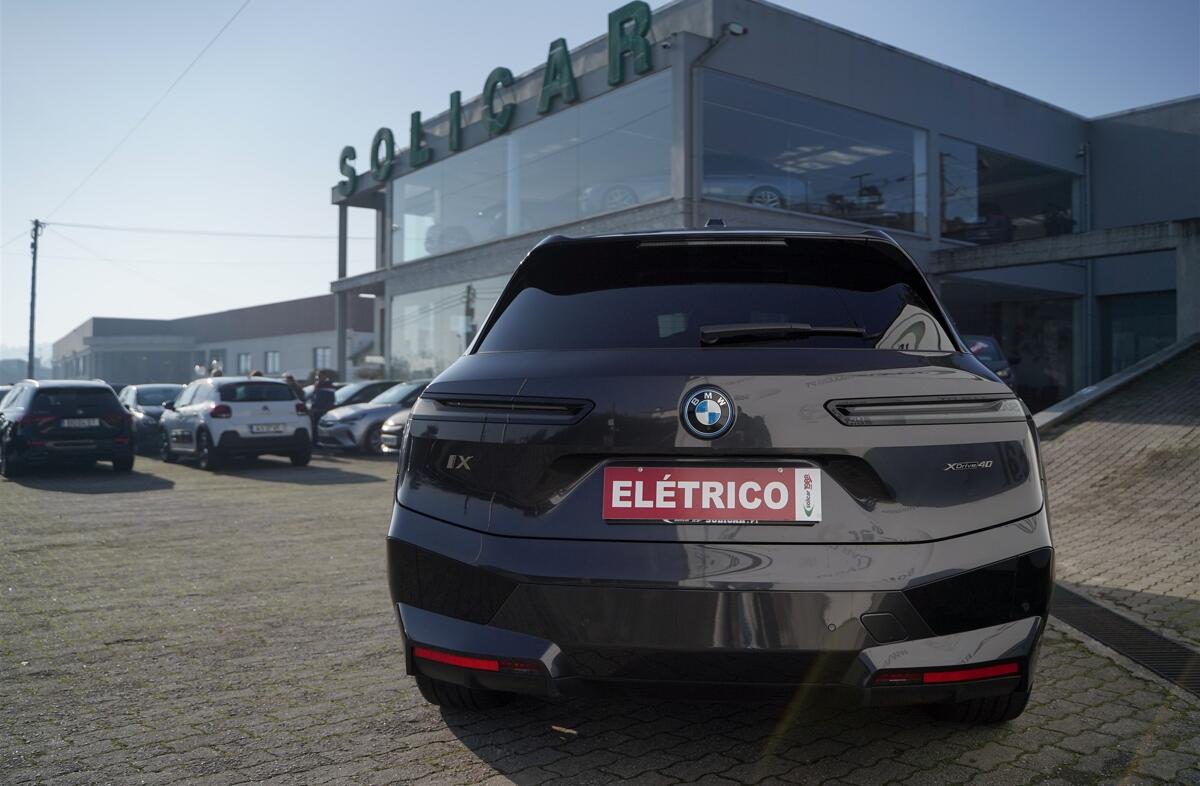 BMW iX xDrive 40 Pack Desportivo