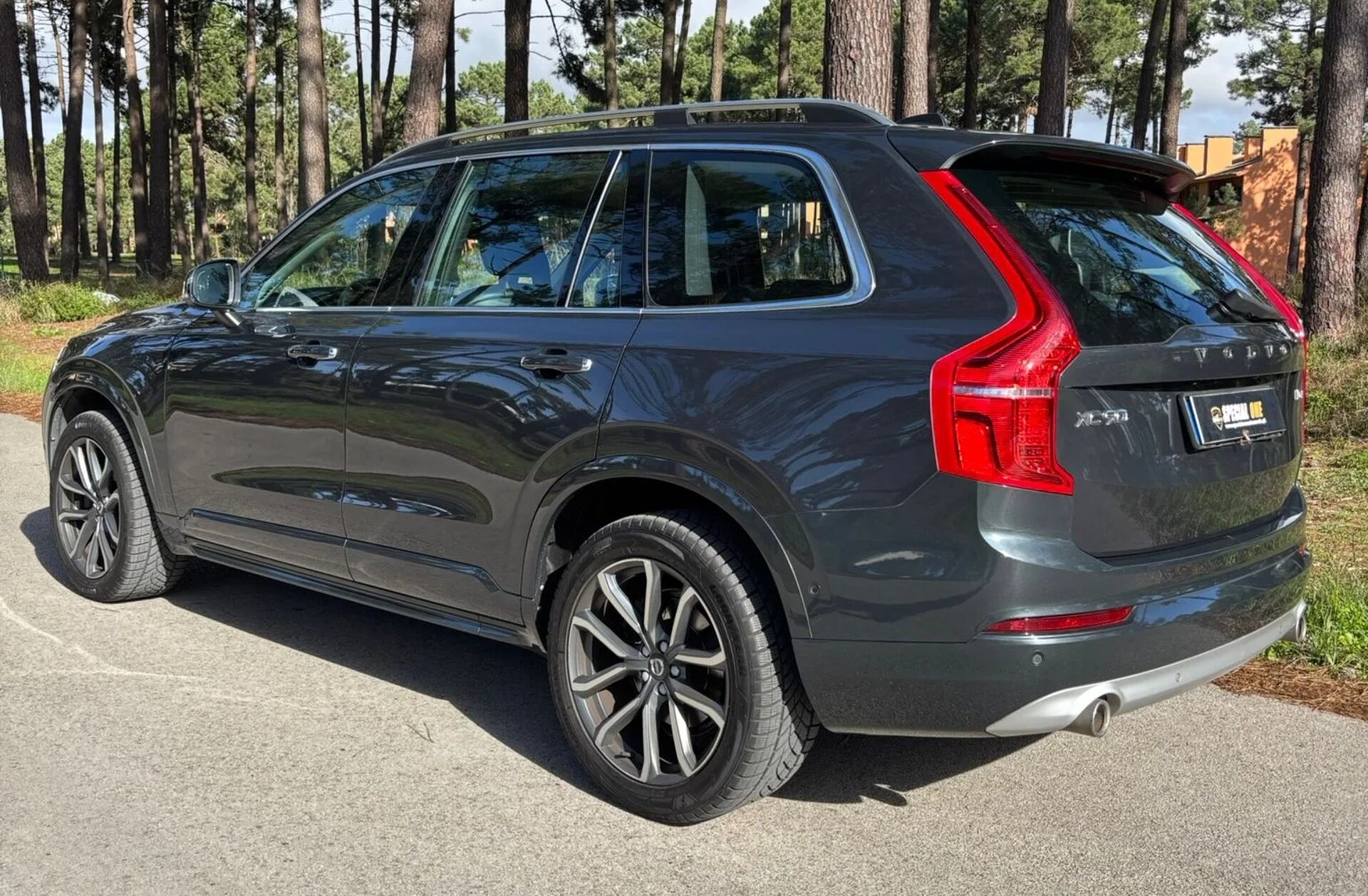 VOLVO XC90 2.0 D4 R-Design