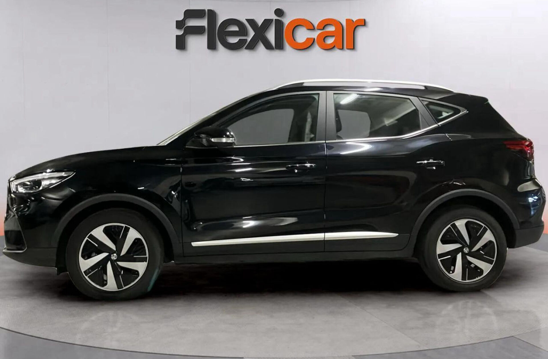 MG ZS 72.6 kWh Luxury OBC 11 kW