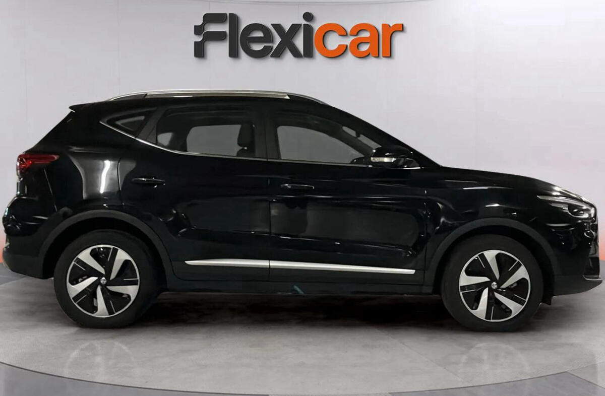 MG ZS 72.6 kWh Luxury OBC 11 kW