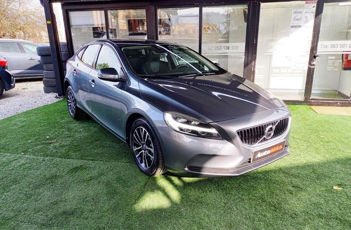 VOLVO V40 2.0 D2 Momentum Geartronic