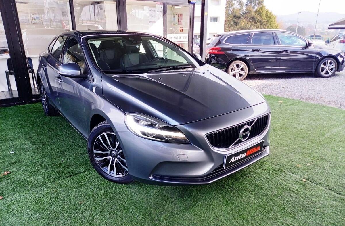 VOLVO V40 2.0 D2 Momentum Geartronic