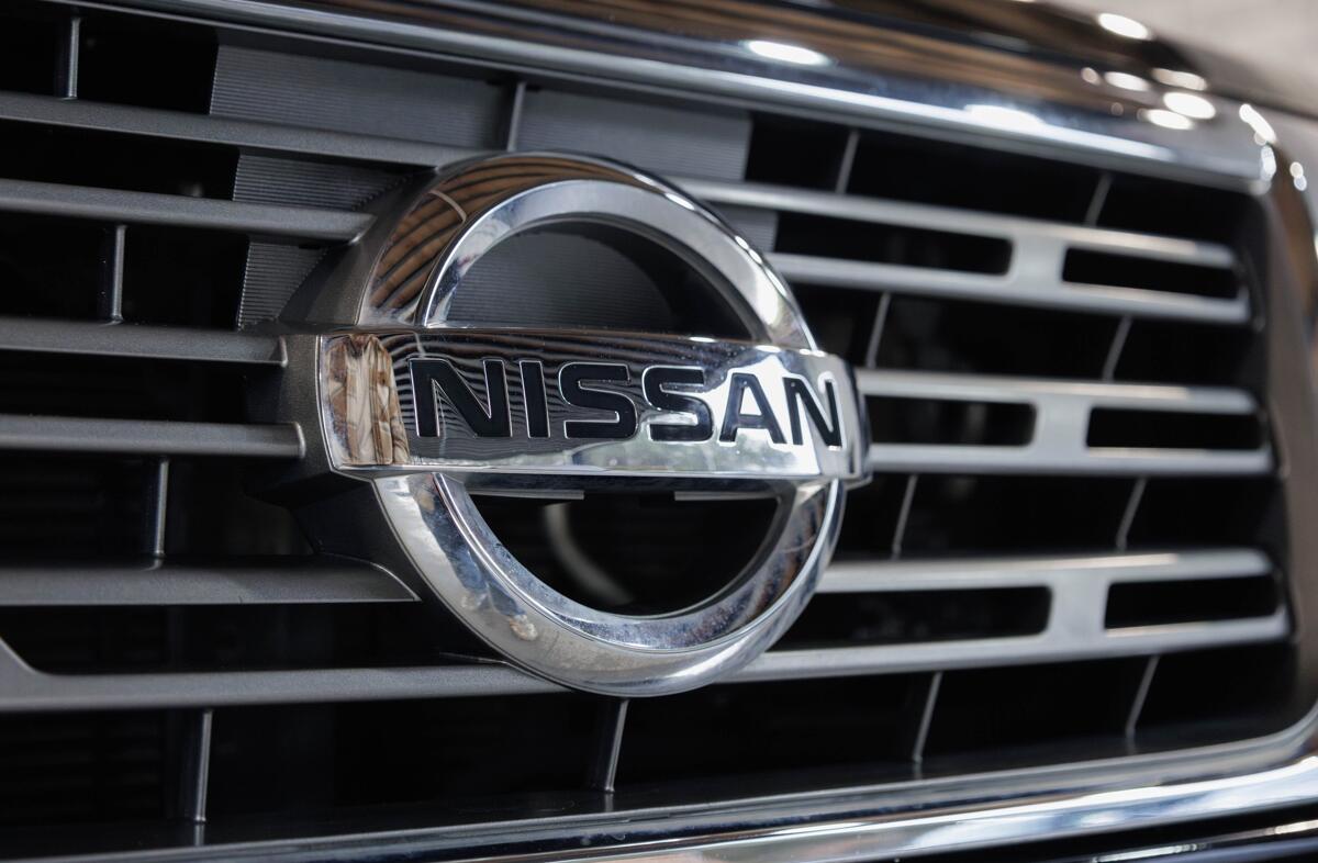 NISSAN Navara 2.3 dCi CD 4WD N-Connecta