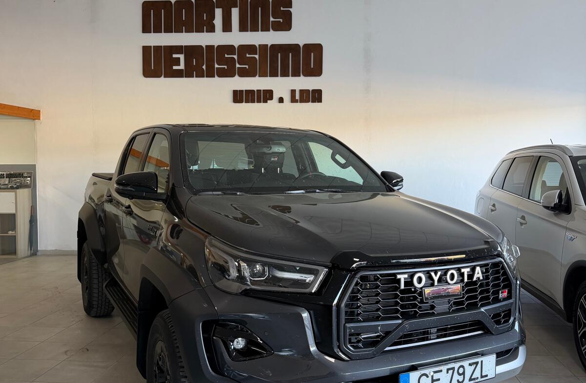 TOYOTA Hilux 2.8 D-4D 4WD GR Sport II 3L