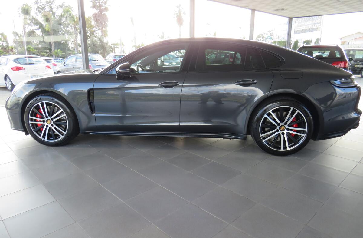 PORSCHE Panamera 4 E-Hybrid