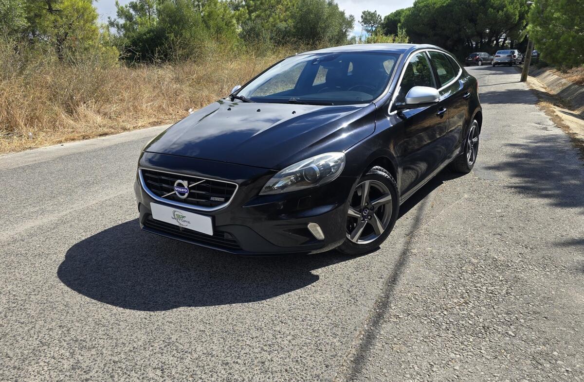 VOLVO V40 2.0 D4 R-Design Summum