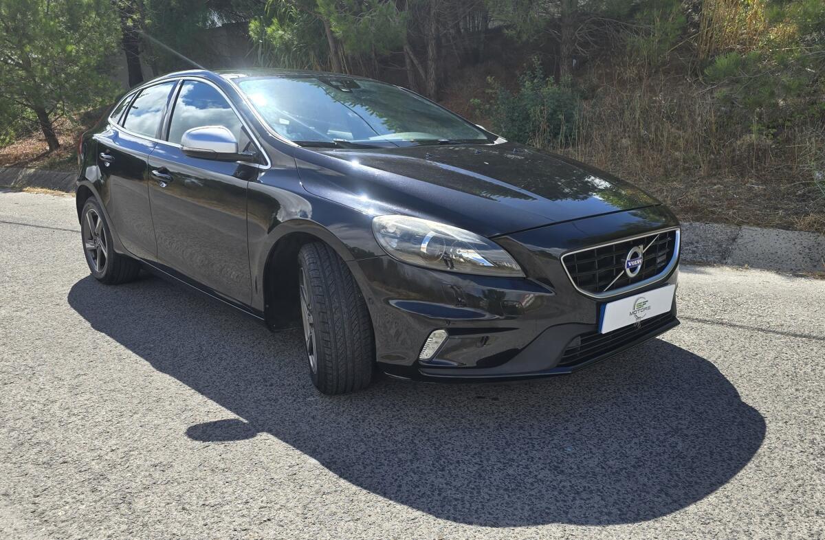VOLVO V40 2.0 D4 R-Design Summum