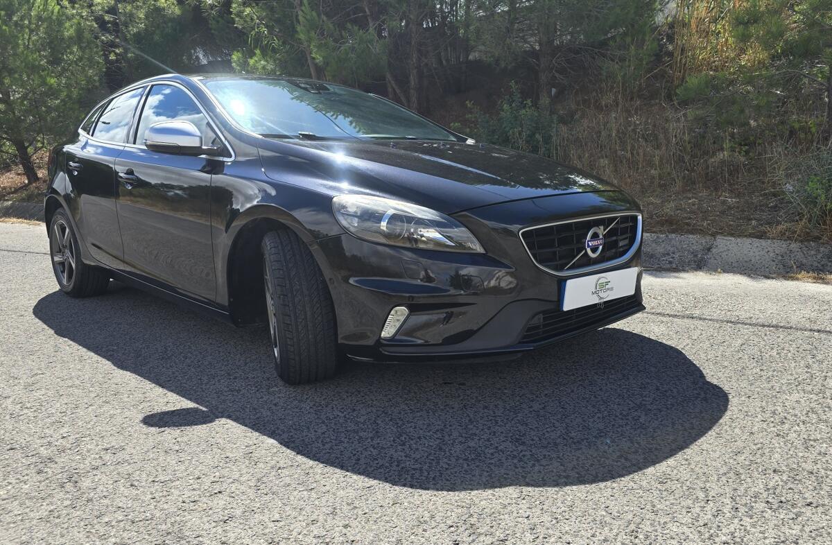 VOLVO V40 2.0 D4 R-Design Summum