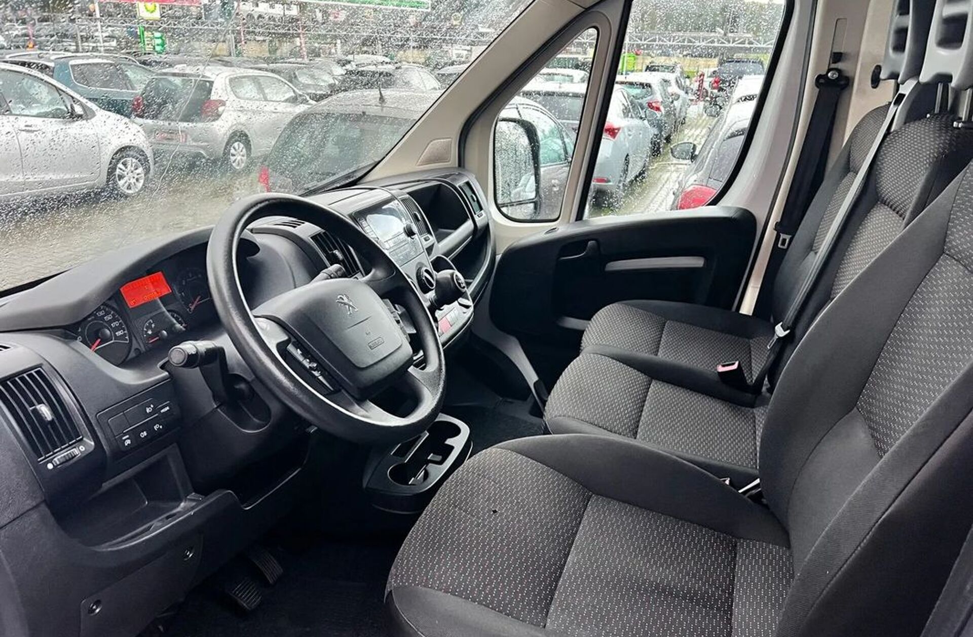 PEUGEOT Boxer 2.2 BlueHDi 330 L1H1 Pro