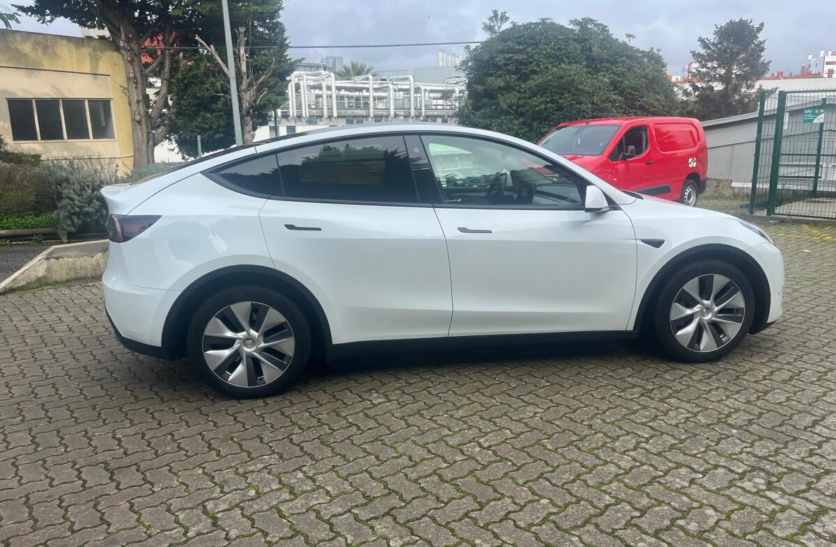 TESLA Model Y Long Range Tração Integral