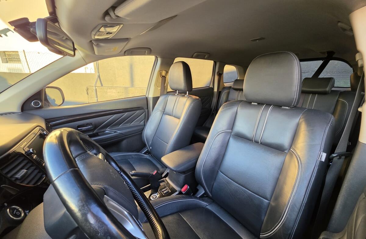 MITSUBISHI Outlander 2.0 PHEV Intense Navi