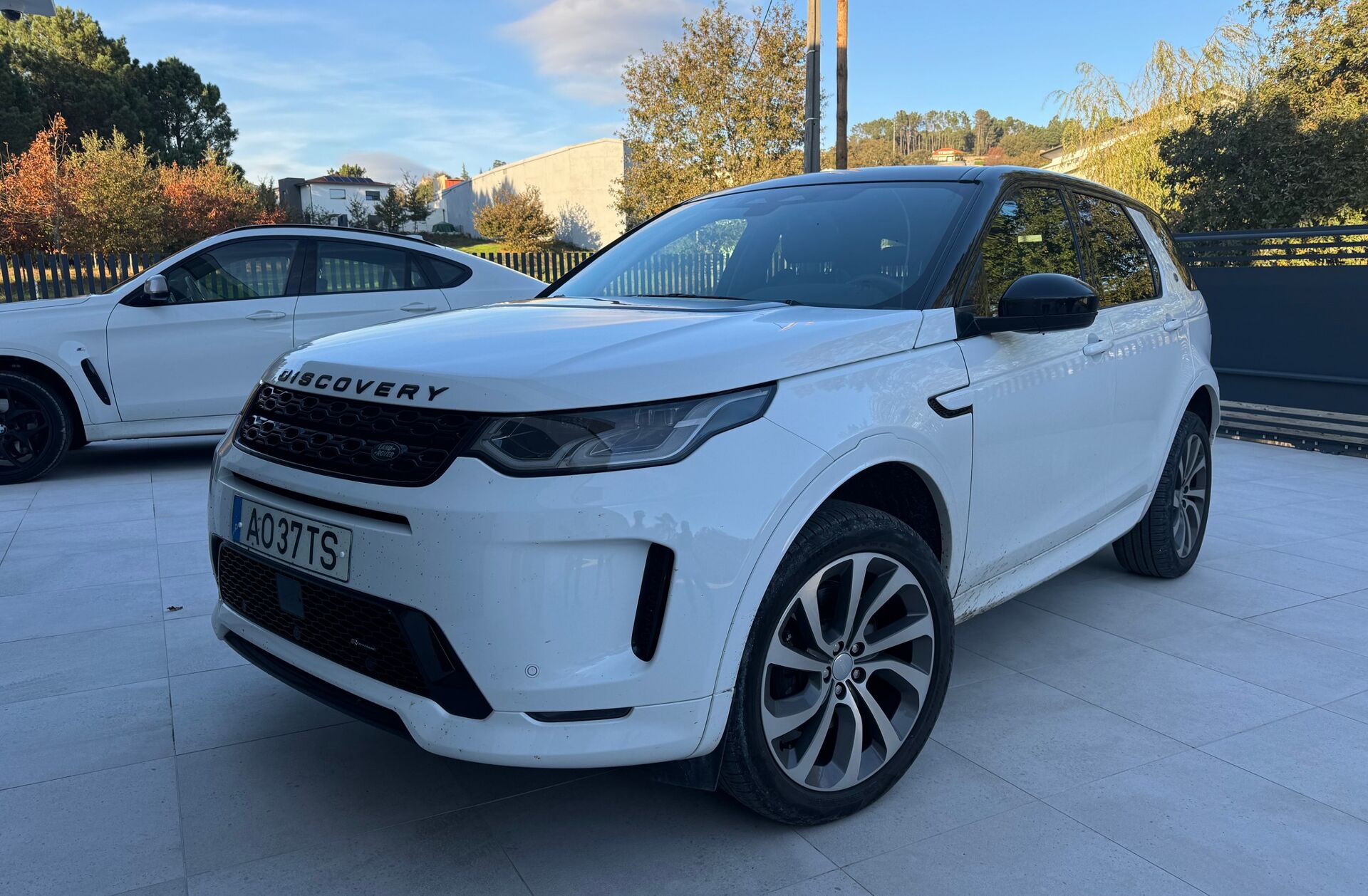 LAND ROVER Discovery S.2.0 D165 R-Dynamic S