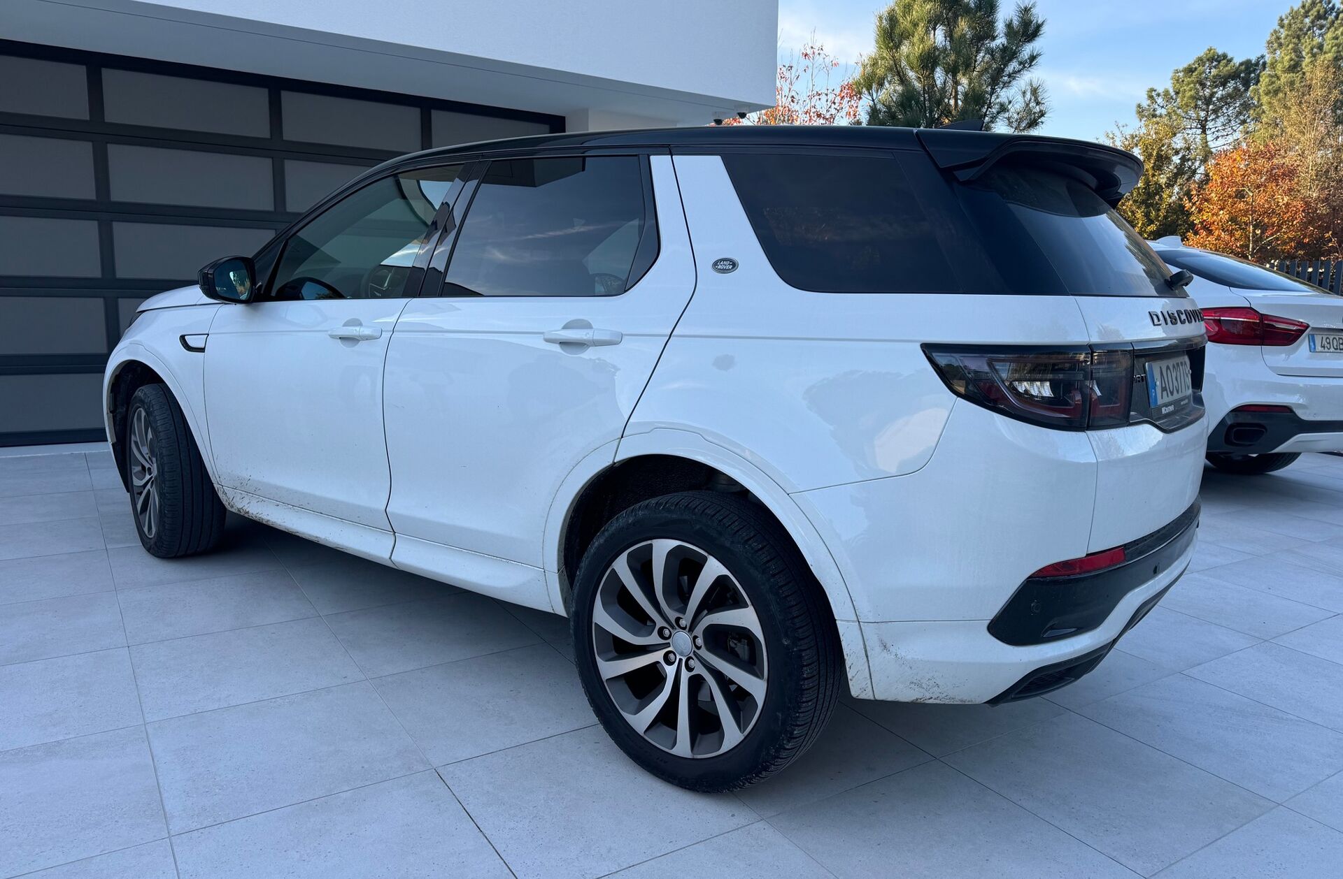 LAND ROVER Discovery S.2.0 D165 R-Dynamic S