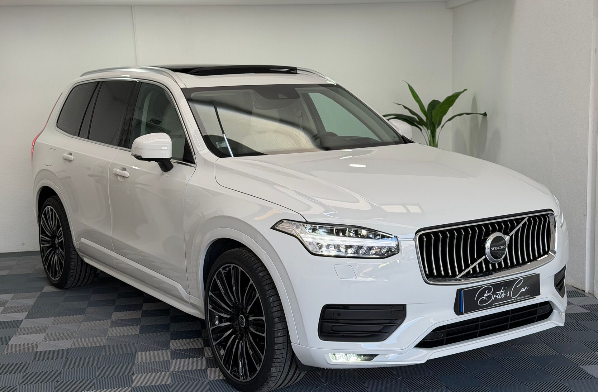 VOLVO XC90 2.0 B5 Momentum Plus AWD
