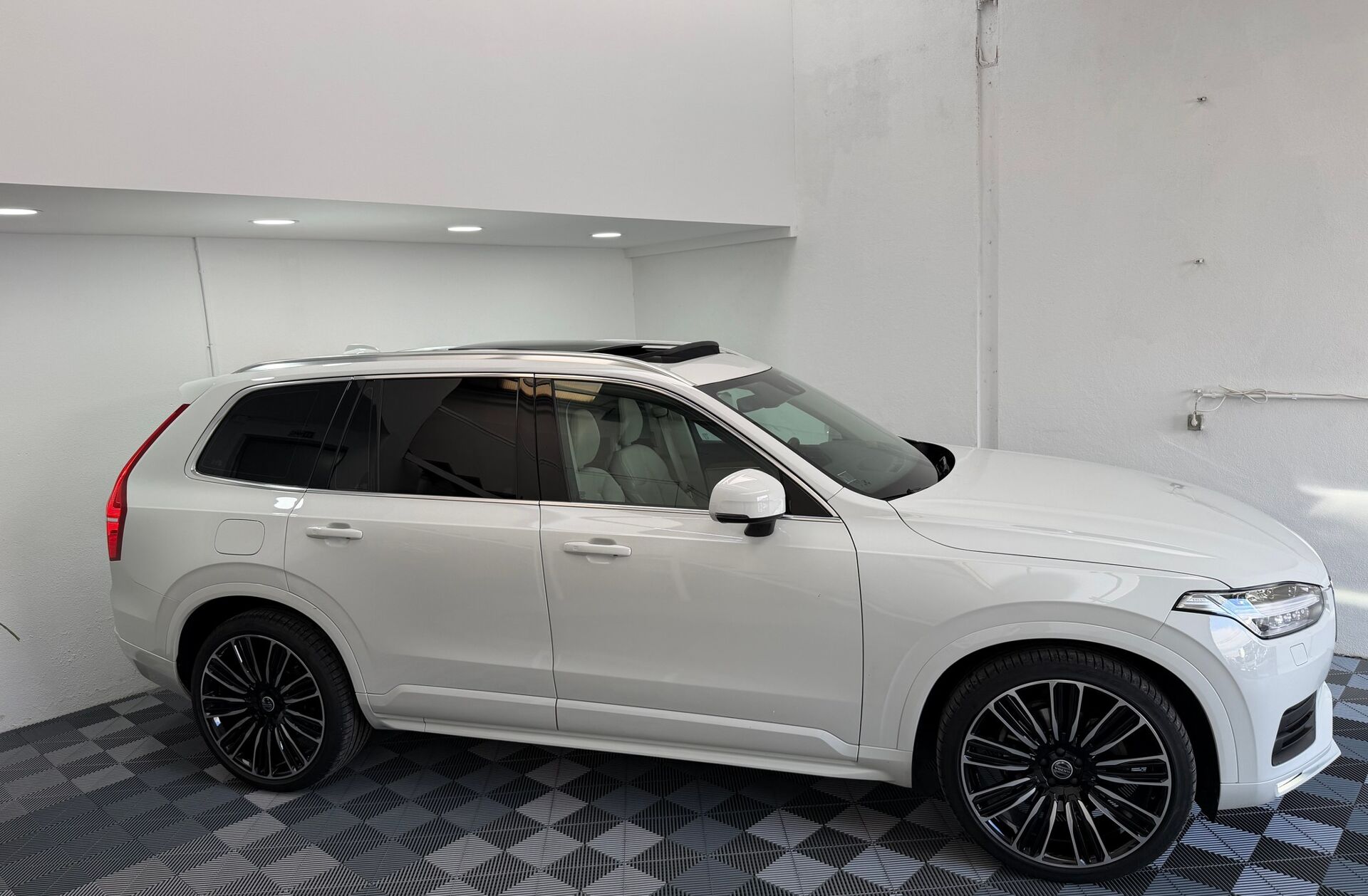 VOLVO XC90 2.0 B5 Momentum Plus AWD