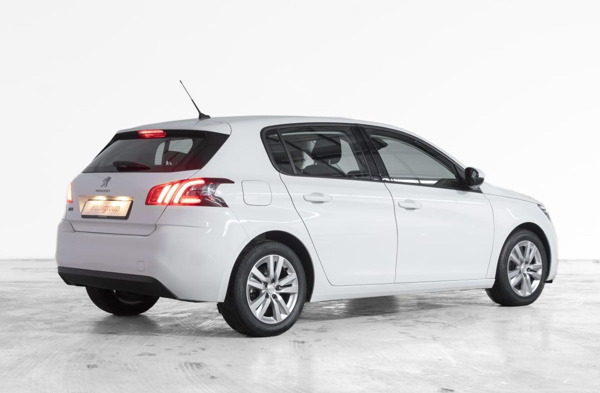 PEUGEOT 308 1.5 BlueHDi Business Line