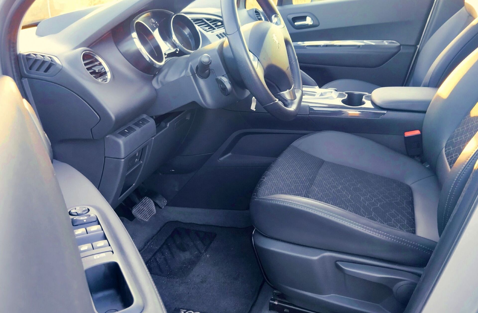 PEUGEOT 3008 1.6 e-HDi Allure 2-Tr.J18