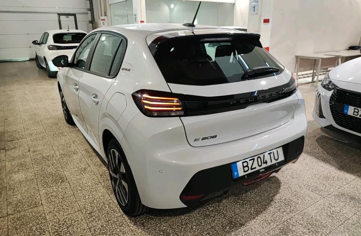 PEUGEOT 208 e- 51 kWh GT