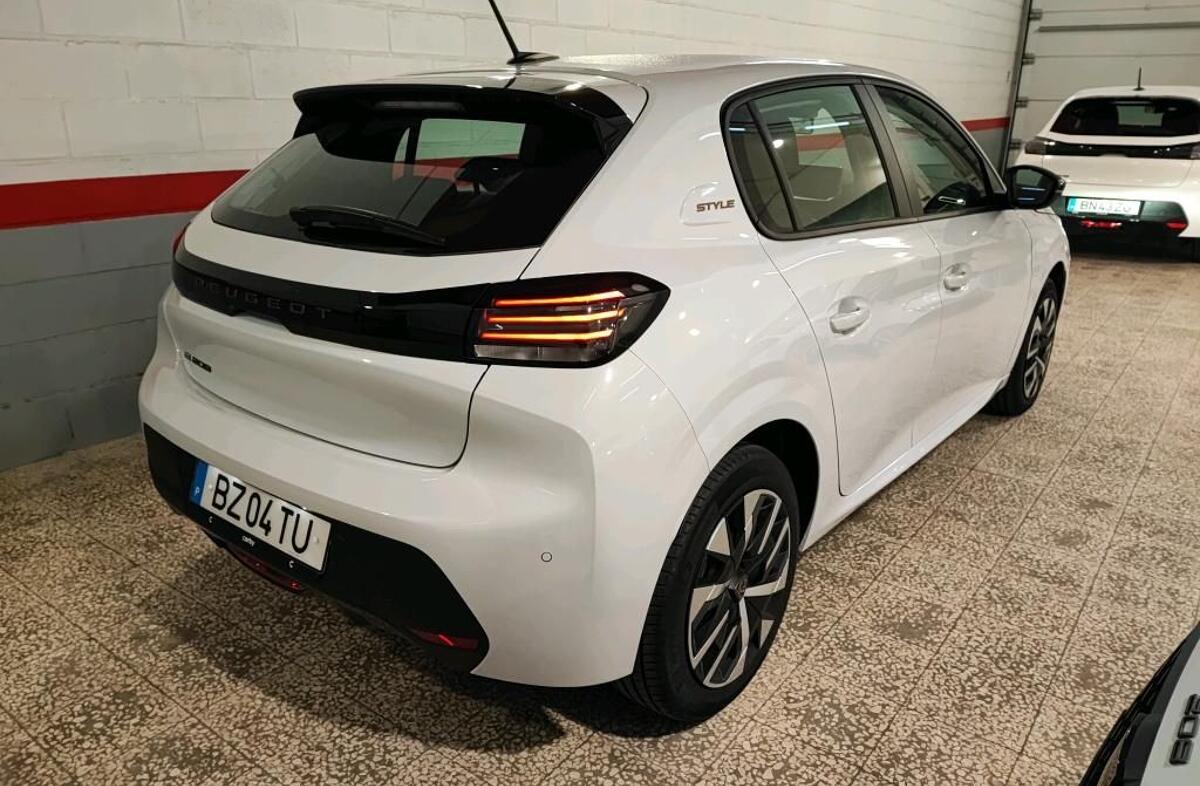 PEUGEOT 208 e- 51 kWh GT